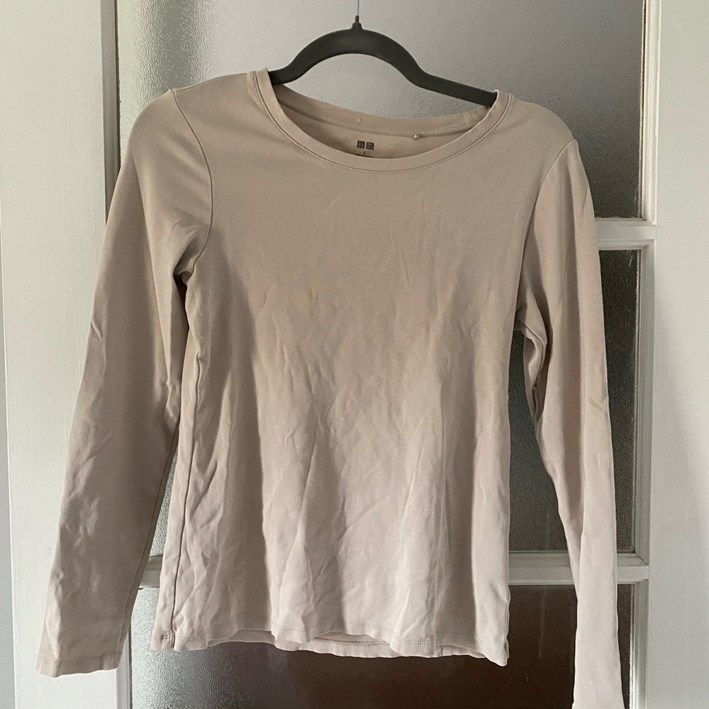 Uniqlo Women's Long Sleeve Crewneck Top in Light Beige small